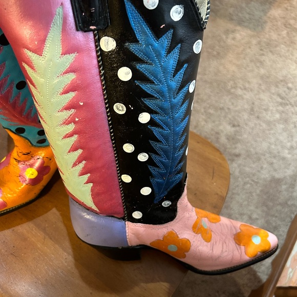 One of a kind hand painted boots - Picture 6 of 6
